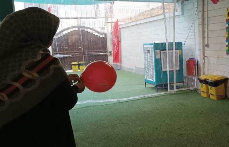 انجام آزمایشات فیزیک توسط دانش آموزان پایه نهم 5