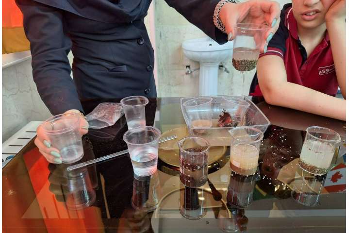 انجام آزمایش انواع خاک ها و میزان نفوذپذیری آن هل 7