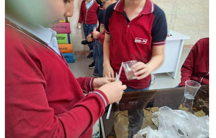 انجام آزمایش انواع خاک ها و میزان نفوذپذیری آن هل 9