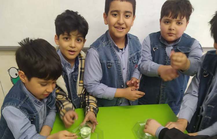 انجام آزمایش ترکیب مواد جامد و مایع 1