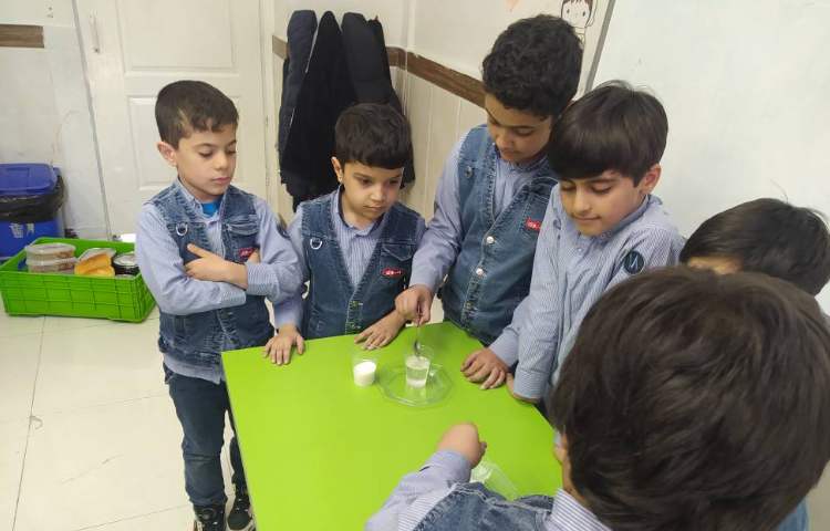 انجام آزمایش ترکیب مواد جامد و مایع 2