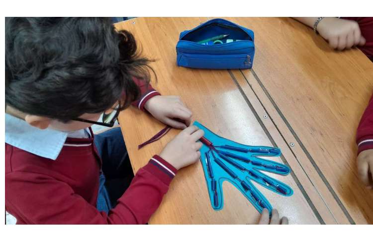 انجام آزمایش در روز دوم هفته ملی علوم 3