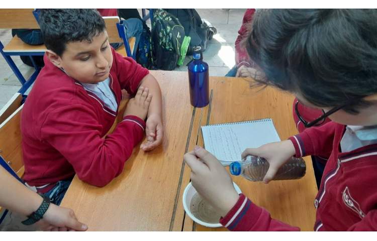 انجام آزمایش در روز دوم هفته ملی علوم 7