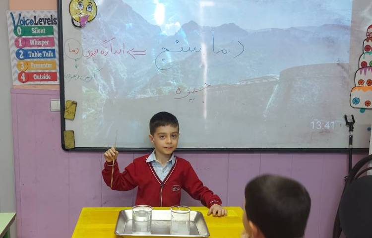 انجام آزمایش علوم (اندازه گیری دما) 1