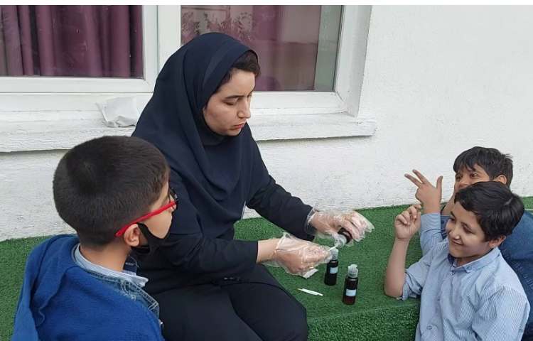 انجام آزمایش علوم ( بررسی خاصیت اسیدی و بازی مواد ) 1