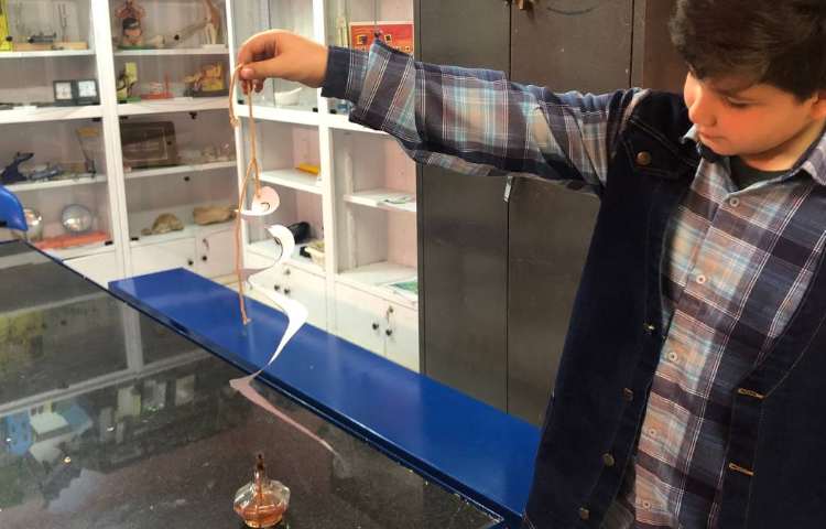 انجام آزمایش علوم (تبدیل انرژی ها ) پایه چهارم دبستان 5