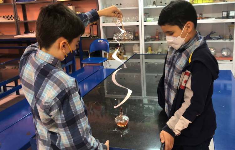 انجام آزمایش علوم (تبدیل انرژی ها ) پایه چهارم دبستان 6