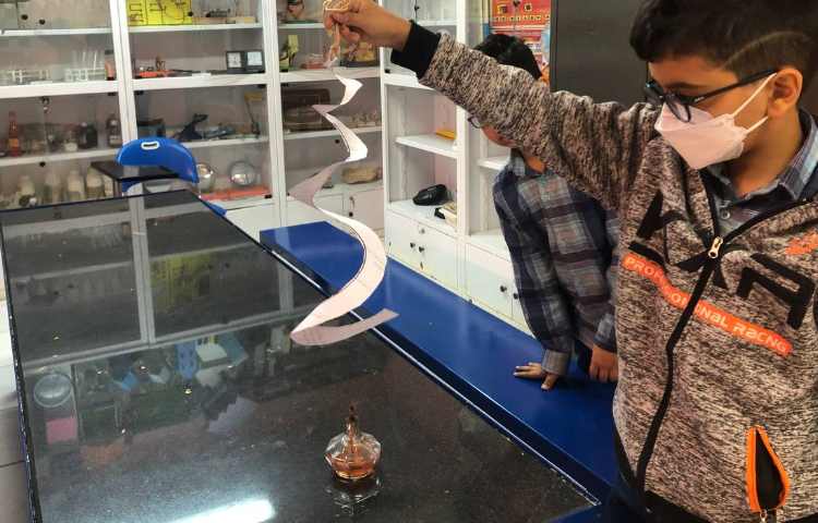 انجام آزمایش علوم (تبدیل انرژی ها ) پایه چهارم دبستان 7