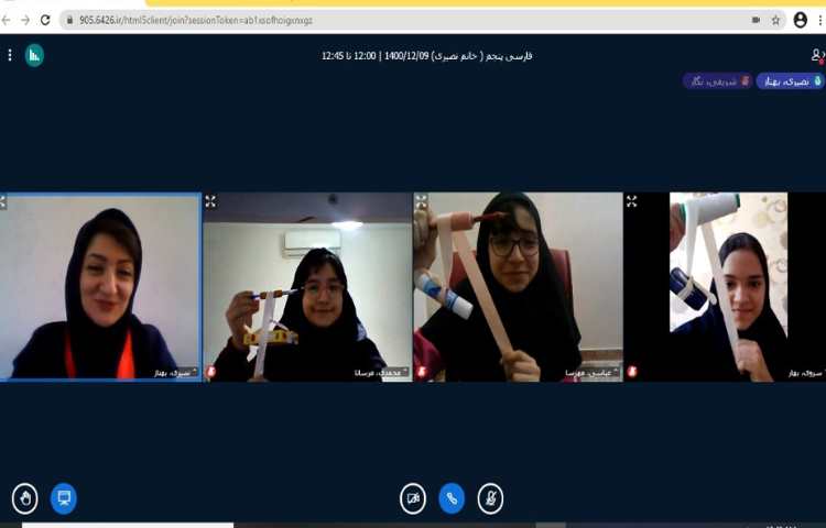 انجام آزمایش قرقره با همکاری دانش آموزان 2