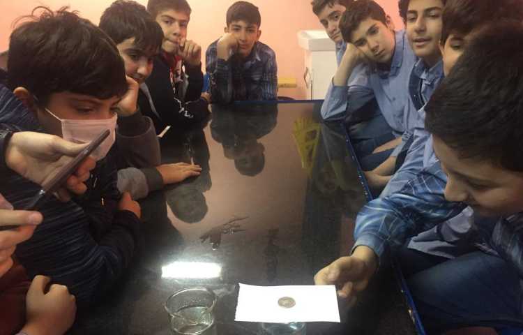 انجام آزمایش نیروی اینرسی در آزمایشگاه 1