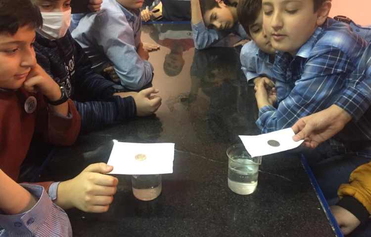 انجام آزمایش نیروی اینرسی در آزمایشگاه 3