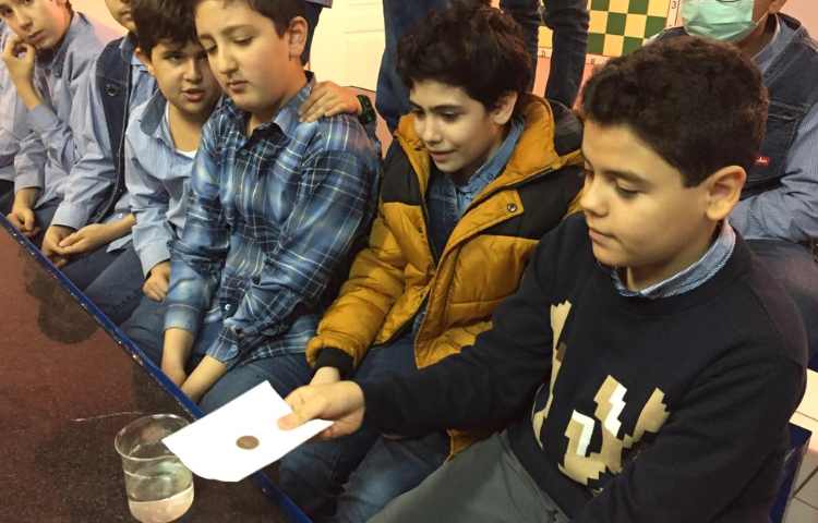 انجام آزمایش نیروی اینرسی در آزمایشگاه 4