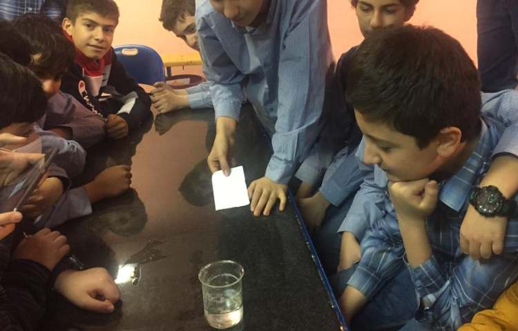 انجام آزمایش نیروی اینرسی در آزمایشگاه 5