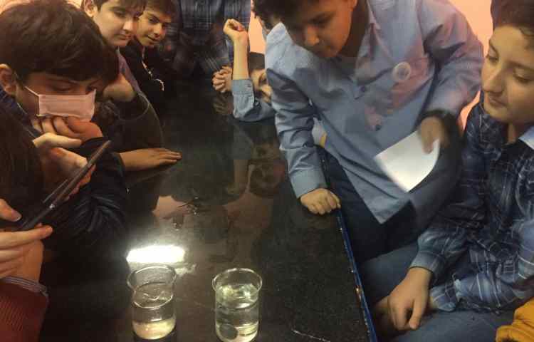 انجام آزمایش نیروی اینرسی در آزمایشگاه