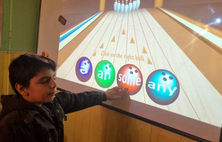 انجام بازی برای تشخیص استفاده از a, an, some, any, is, are در جملات 2