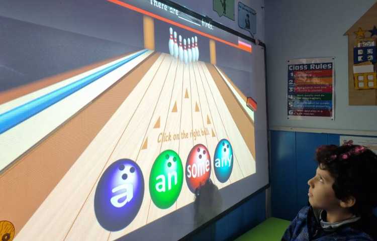 انجام بازی برای تشخیص استفاده از a, an, some, any, is, are در جملات 4