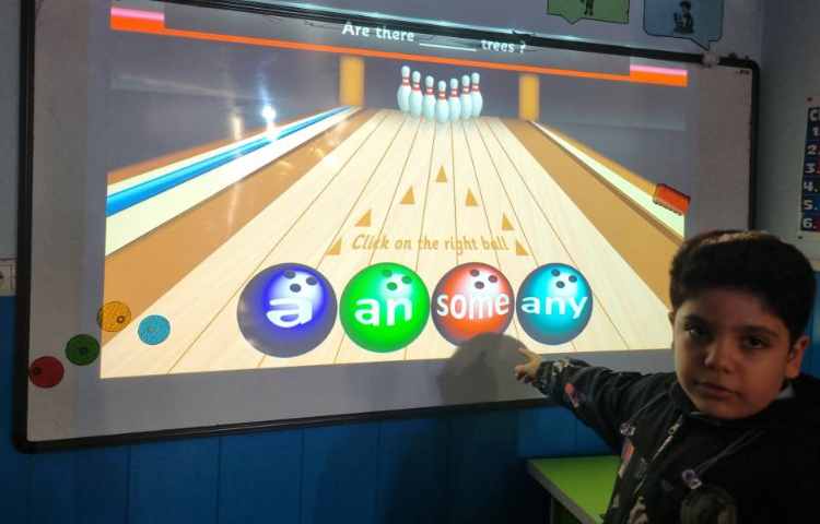 انجام بازی برای تشخیص استفاده از a, an, some, any, is, are در جملات 5