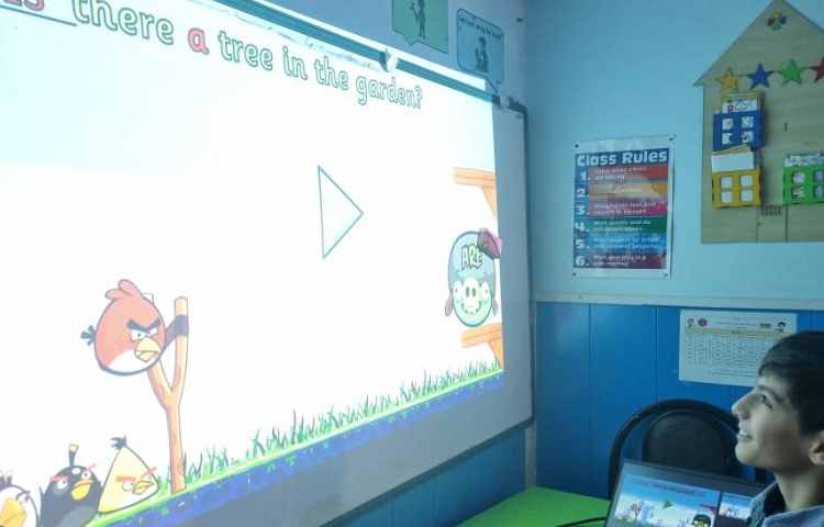 انجام بازی برای تشخیص استفاده از a, an, some, any, is, are در جملات 7