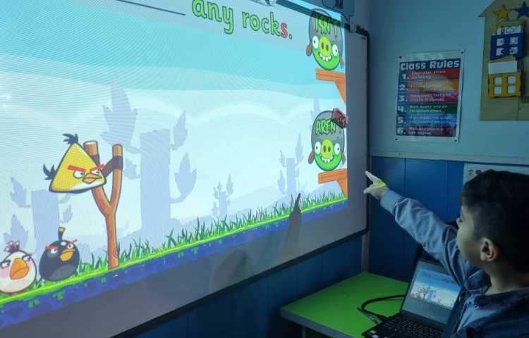 انجام بازی برای تشخیص استفاده از a, an, some, any, is, are در جملات