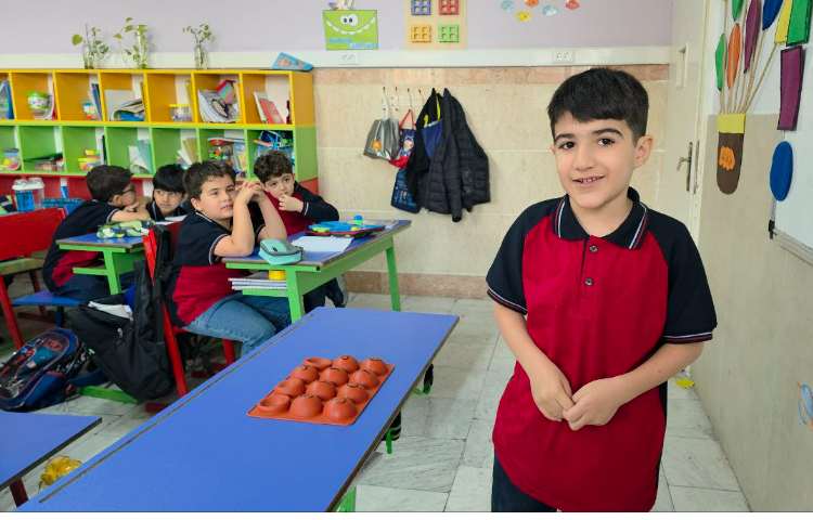 انجام بازی به جهت تقویت مهارت خوانداری و جمله سازی 1