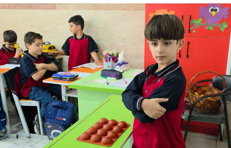 انجام بازی به جهت تقویت مهارت خوانداری و جمله سازی 1