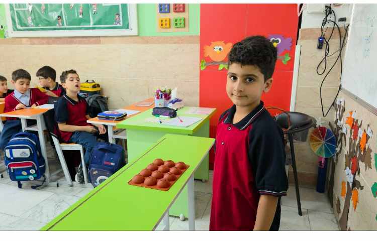 انجام بازی به جهت تقویت مهارت خوانداری و جمله سازی 2