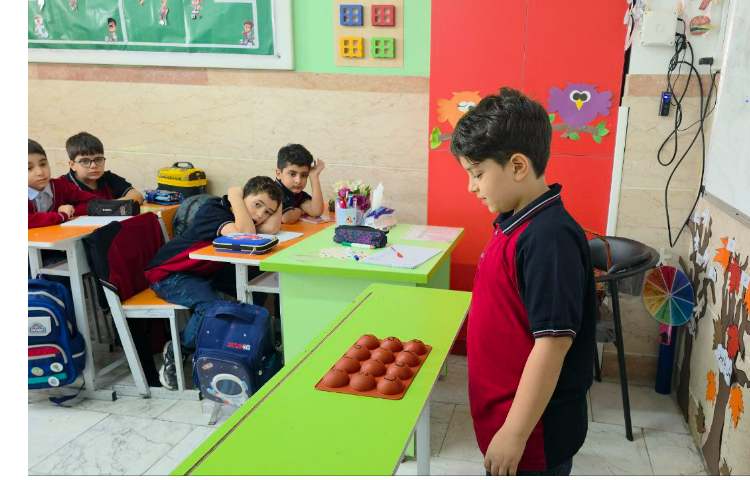 انجام بازی به جهت تقویت مهارت خوانداری و جمله سازی 3