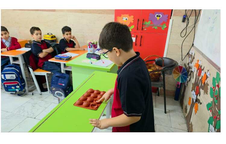 انجام بازی به جهت تقویت مهارت خوانداری و جمله سازی 4