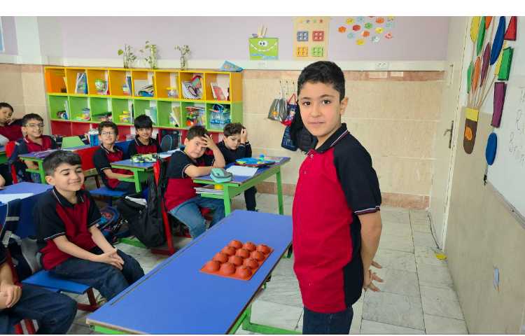 انجام بازی به جهت تقویت مهارت خوانداری و جمله سازی 5