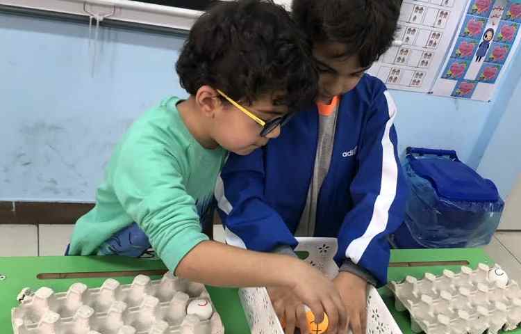 انجام بازی تخم مرغ با هدف تمرین blending