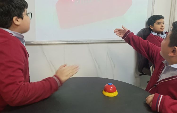 انجام بازی ریاضی در زنگ Math 4