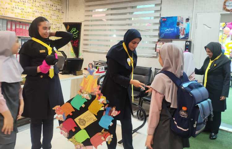 انجام بازی زبان افتتاحیه پایگاه تابستانی 3