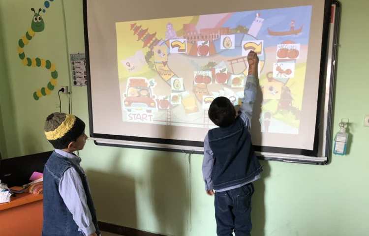 انجام بازی مارپله با هدف مرور کلمات جدید 1