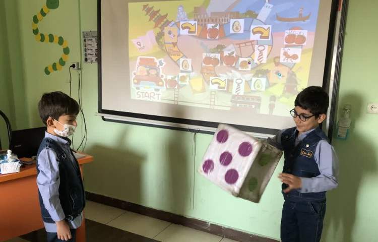 انجام بازی مارپله با هدف مرور کلمات جدید 2