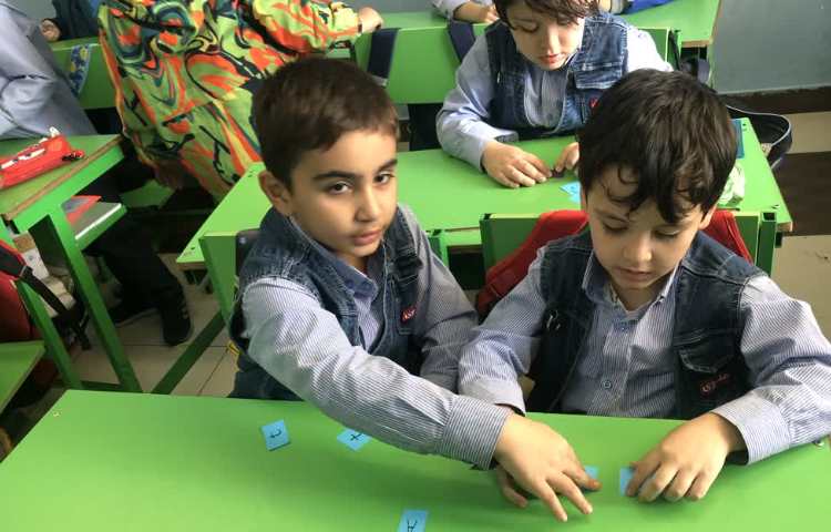 انجام بازی مارپله با هدف مرور کلمات جدید 3