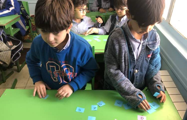 انجام بازی مارپله با هدف مرور کلمات جدید 4