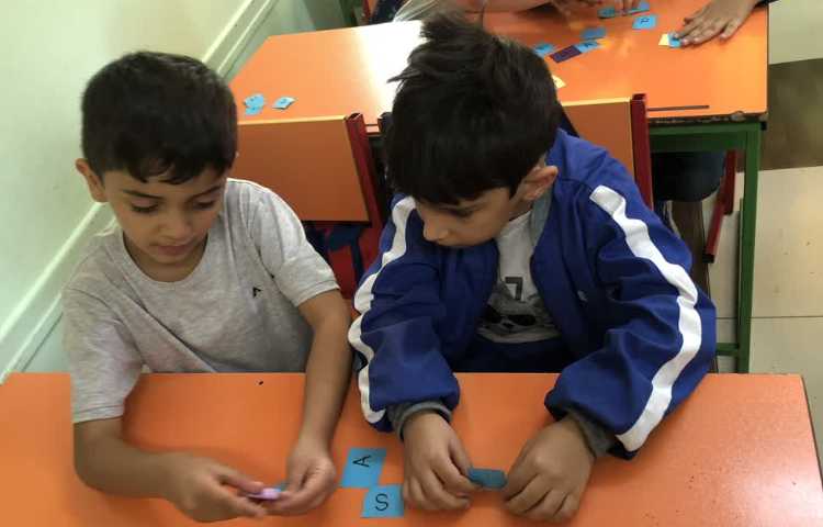 انجام بازی مارپله با هدف مرور کلمات جدید 6