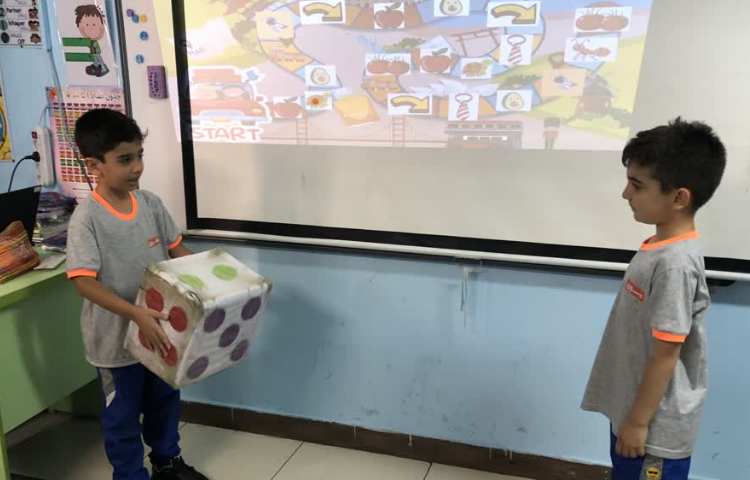 انجام بازی مارپله با هدف مرور کلمات جدید 7