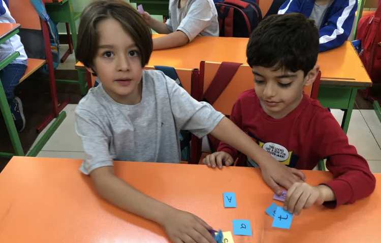 انجام بازی مارپله با هدف مرور کلمات جدید 8