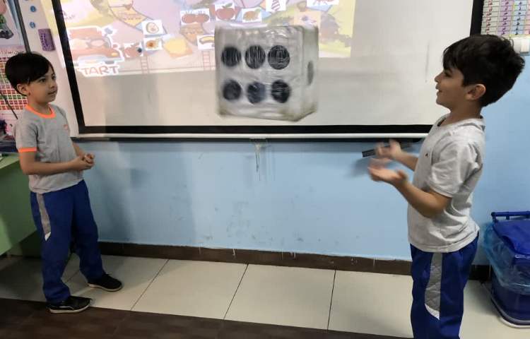 انجام بازی مارپله با هدف مرور کلمات جدید