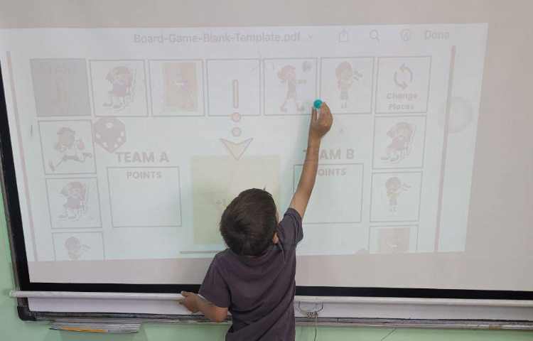 انجام بازی های خلاقانه و جذاب برای تمرین و تکرار فعل های حرکتی 1