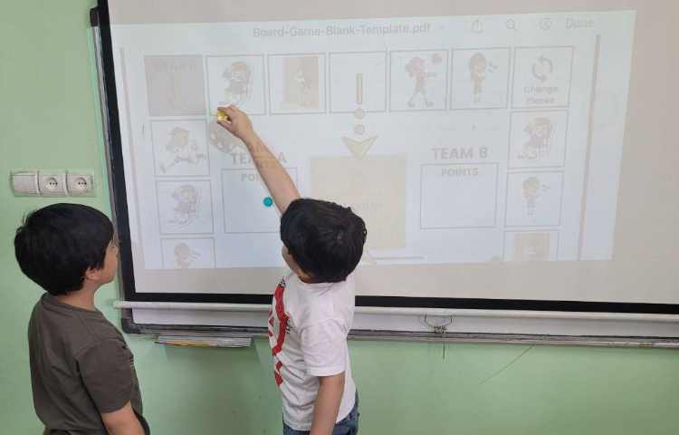 انجام بازی های خلاقانه و جذاب برای تمرین و تکرار فعل های حرکتی 5