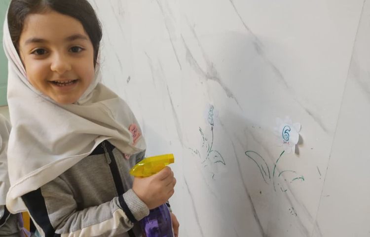 انجام بازی هدفمند و خلاقانه برای یادگیری بهتر کلمات و صدای درس جدید