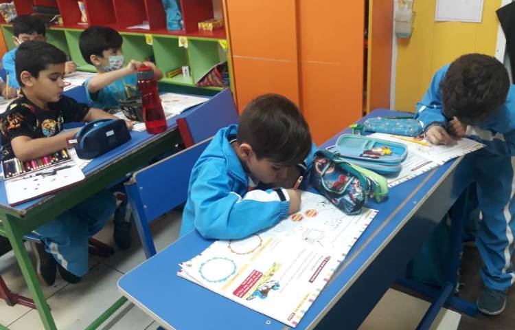 :انجام تمارین science (living/nonliving) 4