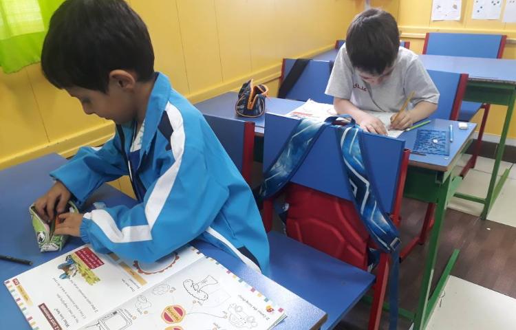 :انجام تمارین science (living/nonliving) 5