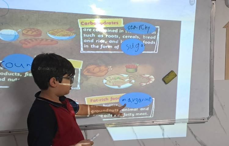 انجام تمرینات کتاب در کلاس Science 1