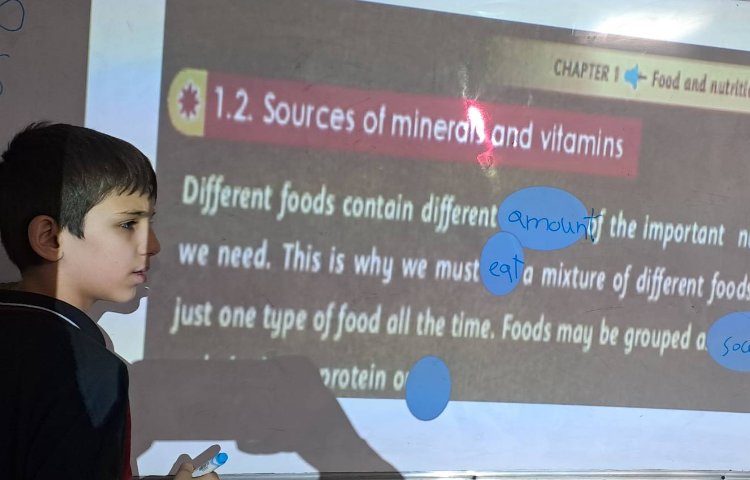 انجام تمرینات کتاب در کلاس Science 4