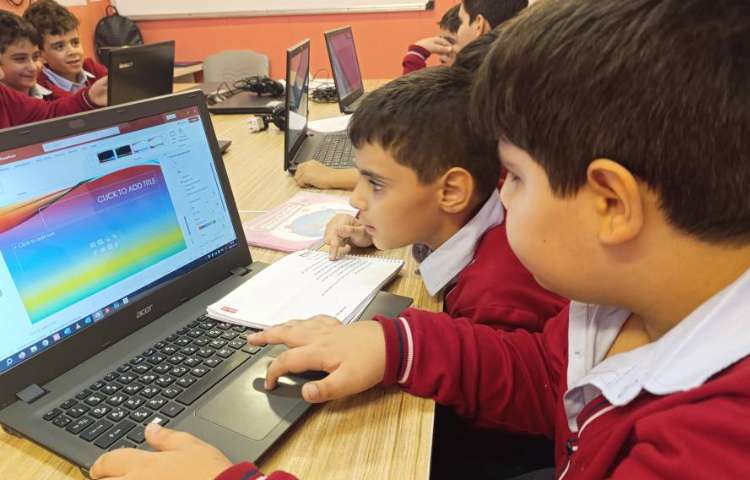 انجام تمرین صفحه 29 کتاب رایانه، دیزاین پس زمینه اسلایدها 1