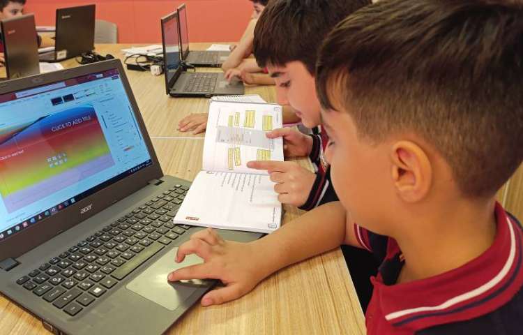 انجام تمرین صفحه 29 کتاب رایانه، دیزاین پس زمینه اسلایدها 8