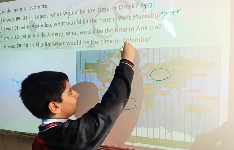 انجام تمرین‌های کتاب در زنگ Math 2